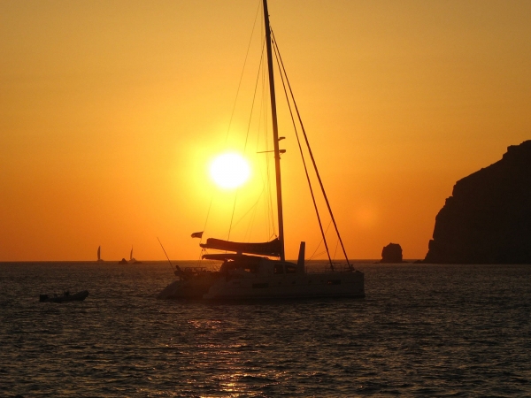 Catamaran Sunset Semi-Private Deluxe Cruise